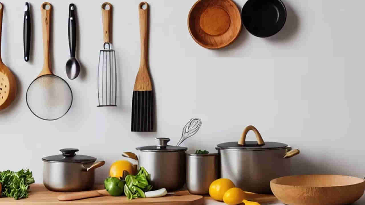 Vastu Tips: వంట గదిలో పాత్రలను తలక్రిందులుగా ఎందుకు పెట్టుకోకూడదో మీకు తెలుసా?