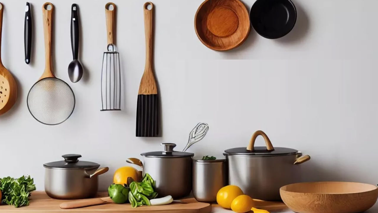 Vastu Tips: వంట గదిలో పాత్రలను తలక్రిందులుగా ఎందుకు పెట్టుకోకూడదో మీకు తెలుసా?