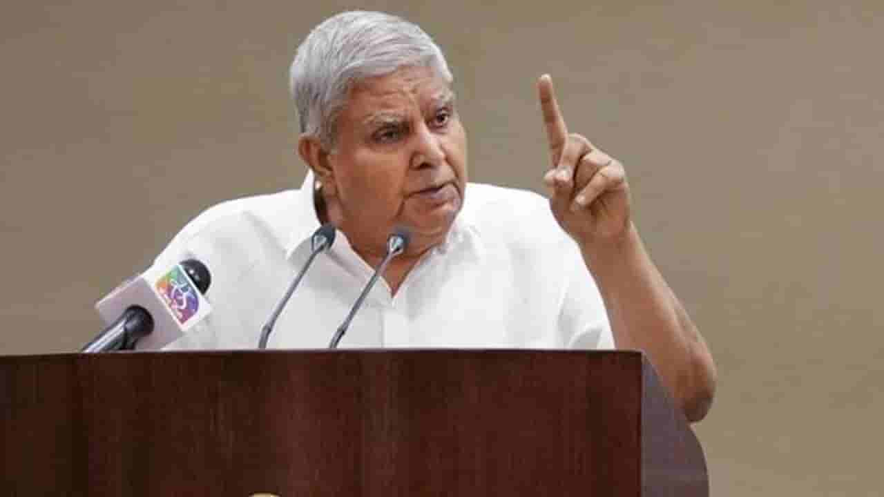 కోర్టులు రాష్ట్రపతిని ఆదేశించలేవు.. న్యాయమూర్తులు సూపర్ పార్లమెంట్ లా వ్యవహరిస్తున్నారుః ఉప రాష్ట్రపతి