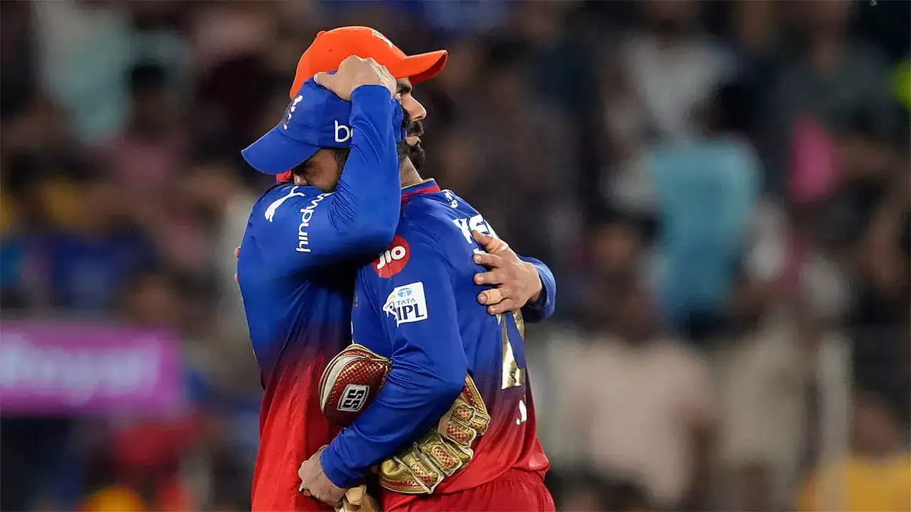 IPL 2025: నీ దండం పెడుతా నన్ను వదిలేయ్ కార్తీక్ బ్రో! RCB కోచ్ పై మండిపడుతున్న కింగ్ కోహ్లీ!