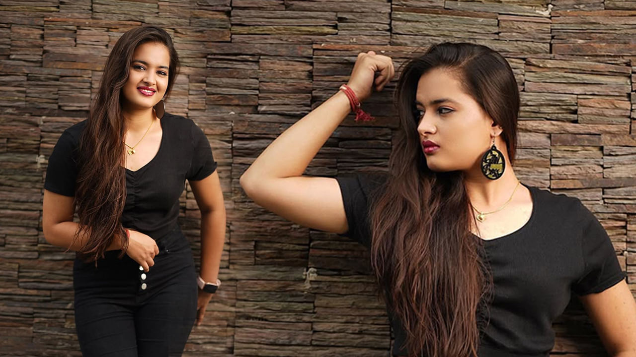 ఇక ఎప్పుడూ సోషల్ మీడియాలో చాలా యాక్టివ్‌గా ఉండే ఈ నటి ఎప్పటికప్పుడు తన బ్యూటిఫుల్ ఫొటోస్ నెట్టింట్లో షేర్ చేస్తుంది. తాజాగా నీలిరంగు చీరలో ఉన్న అద్భుతమైన ఫొటోలను తన అభిమానులతో పంచుకుంది. ఈ పిక్స్‌లో ఈ నటి చాలా అందంగా, అచ్చం తెలుగు అమ్మాయిలా బ్యూటిఫుల్‌గా ఉంది.