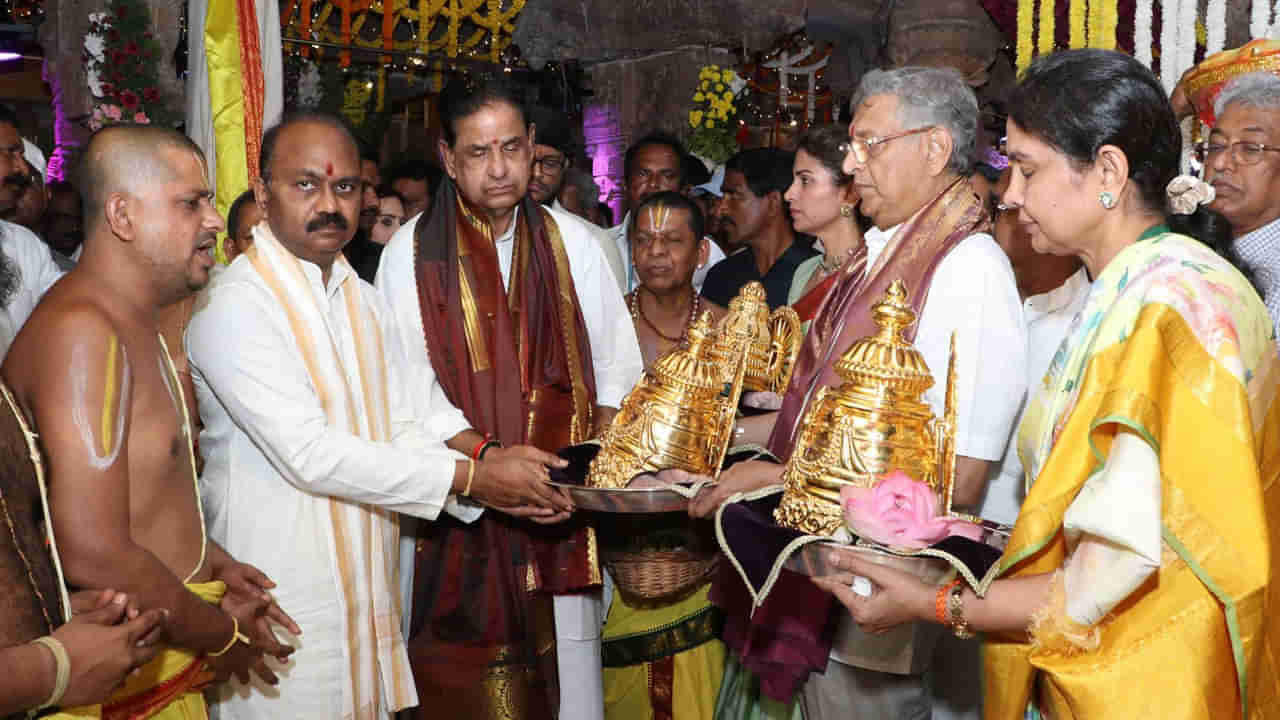 Sita Rama Kalyanam: నేడు పండు వెన్నెల్లో సీతారాముల కళ్యాణం.. సీతారామ లక్ష్మణులకు కానుకగా స్వర్ణ కిరీటాలు