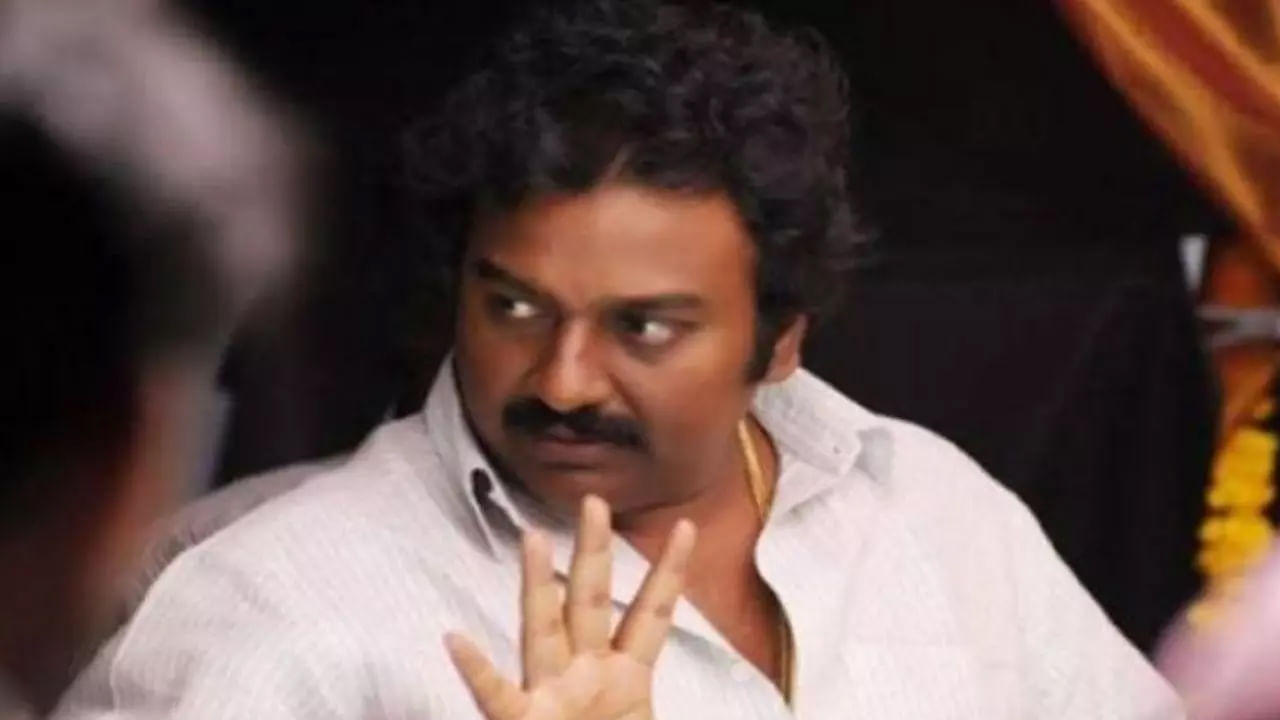 తెలుగు ఇండస్ట్రీలో రీమేక్ దర్శకులకు కాలం పెద్దగా కలిసి రావట్లేదు. కావాలంటే వీవీ వినాయక్‌నే తీసుకోండి.. స్ట్రైట్ సినిమాలు చేసినన్ని రోజులు ఈయన కెరీర్‌కు తిరుగులేదు. కానీ ఎప్పుడైతే రీమేక్ సినిమాల వైపు వెళ్లారో.. అప్పటి నుంచి వినాయక్ వైపు హీరోలు పెద్దగా చూడట్లేదు. రెండేళ్ళ కింద బెల్లంకొండ శ్రీనివాస్‌తో చేసిన చత్రపతి హిందీ రీమేక్ అయితే రెండ్రోజులు కూడా ఆడలేదు.