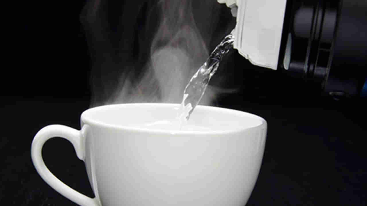 Warm Water Benefits: వేసవిలో వేడి నీరు తాగడం వలన ఎన్ని ఆరోగ్య ప్రయోజనాలు ఎన్నో తెలుసా..