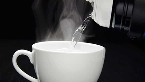 Warm Water Benefits: వేసవిలో వేడి నీరు తాగడం వలన ఎన్ని ఆరోగ్య ప్రయోజనాలు ఎన్నో తెలుసా..
