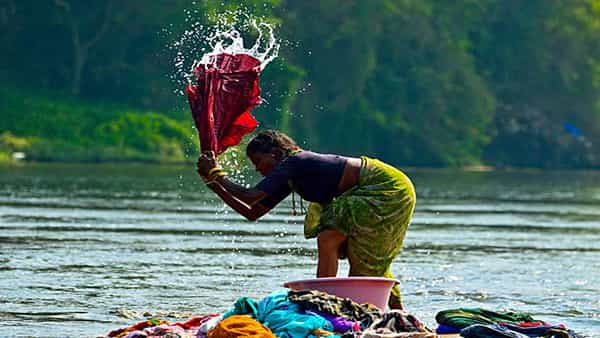 Washing Clothes: రోజూ బట్టలు ఉతికే అలవాటు మీకూలేదా? ఎంత డేంటరో తెలుసా..