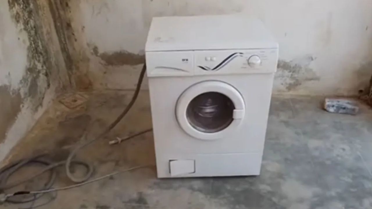 బిత్తిరోడా ఇదేం పనిరా..! బంగారంలాంటి వాషింగ్ మిషన్ నాశనం..!