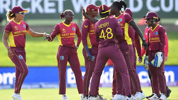 Women’s WC 2025: ఇదెక్కడి ట్విస్ట్ మావా.. సిక్స్ కొట్టి గెలిపిస్తే డిస్ క్వాలిఫై అవుతారా? పాపం గ్రౌండ్ లోనే ఏడ్చేసిన ప్లేయర్స్