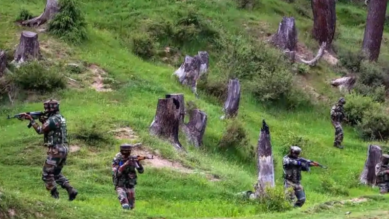 2016 surgical strikes: 2016 సంవత్సరంలో భారతదేశం మొదటిసారిగా పాకిస్తాన్ సరిహద్దును దాటి దాడి చేసింది. ఉరీ దాడికి ప్రతిస్పందనగా, భారత సైన్యం ఎల్ఓసిని దాటి ఉగ్రవాద స్థావరాలను ధ్వంసం చేసింది. ఇది ఒక కోడ్ నేమ్ కాదు, కానీ మేము ఇకపై మౌనంగా కూర్చోబోమని బహిరంగంగానే గట్టి హెచ్చరిక చేసింది.