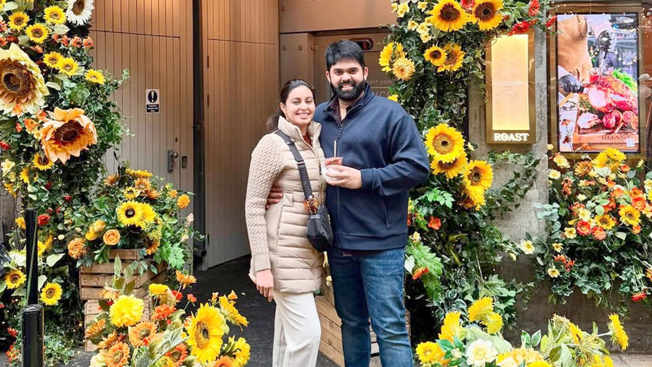 తమ హనీమూన్ ఫొటోలను ఎప్పటికప్పుడు సోషల్ మీడియాలో షేర్ చేస్తోంది అభినయ. ప్రస్తుతం ఈ ఫొటోలు నెట్టింట తెగ వైరలవుతన్నాయి.