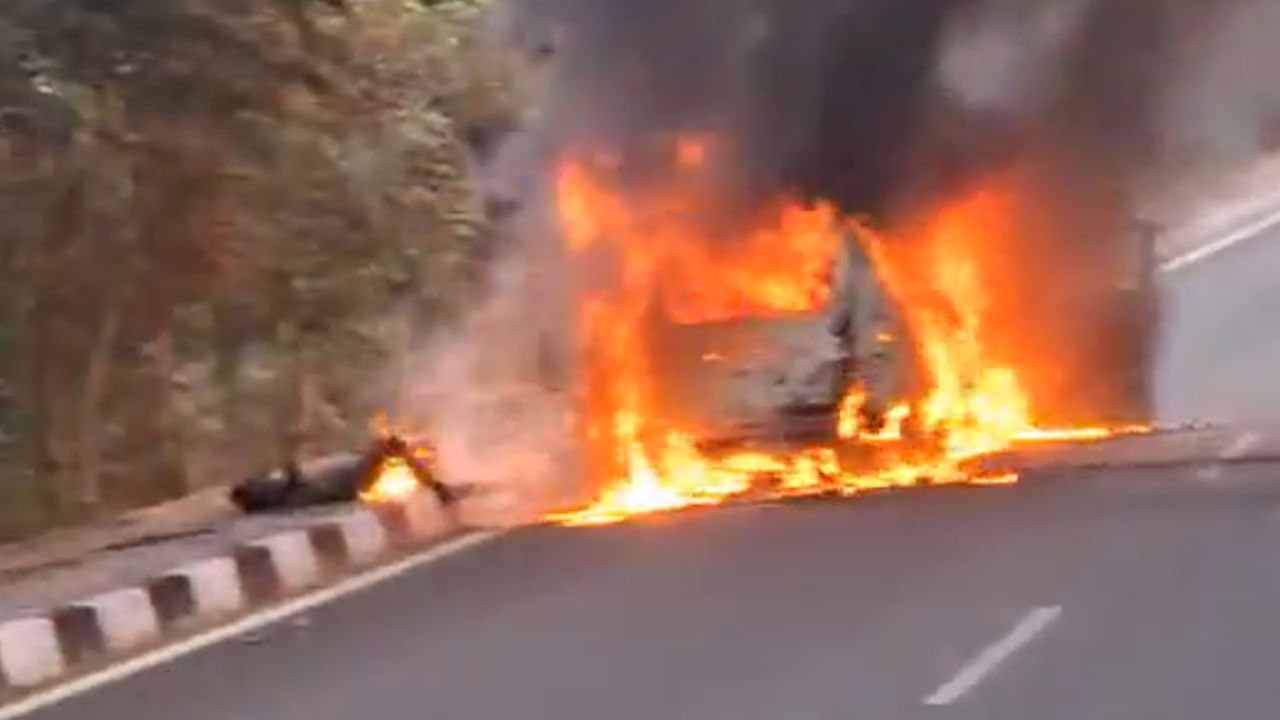 Hyderabad: ఓఆర్ఆర్పై బొలేరోను ఢీకొట్టిన కారు.. మంటలు చెలరేగి వ్యక్తి సజీవదహనం!