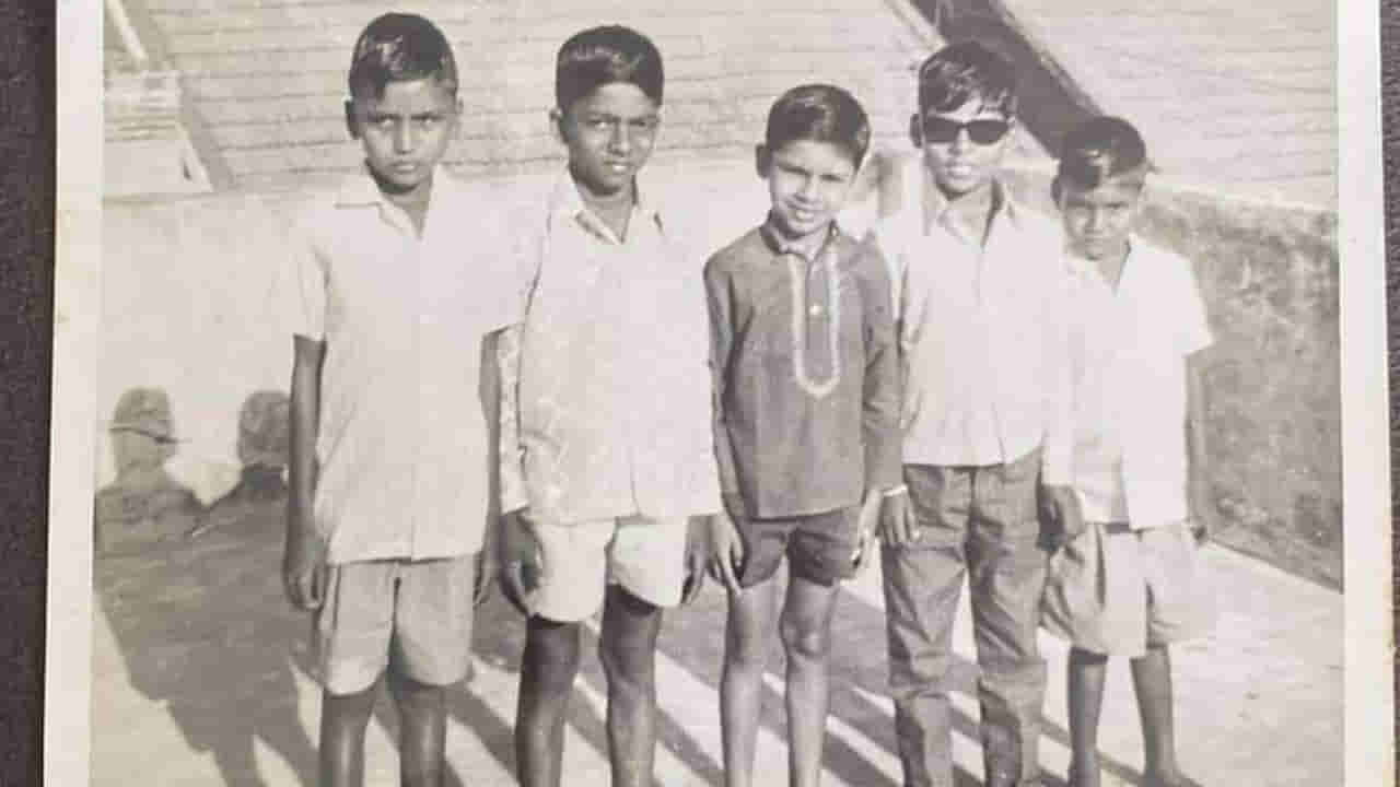 Tollywood: పేరు చెబితే అభిమానులకు పూనకాలే.. ఈ ఫోటోలో ఉన్న స్టార్ హీరో ఎవరో తెలుసా.. ?