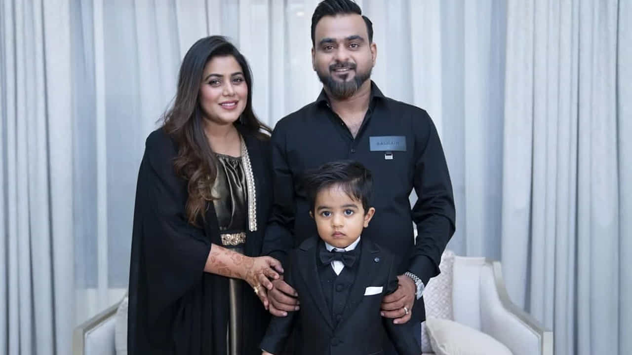   శ్రీ మహాలక్ష్మి సినిమాతో తెలుగు ఇండస్ట్రీకి పరిచయమైంది పూర్ణ. సీమ టపాకాయ్, అవును తదితర సినిమాలతో మంచి గుర్తింపు తెచ్చుకుంది.
