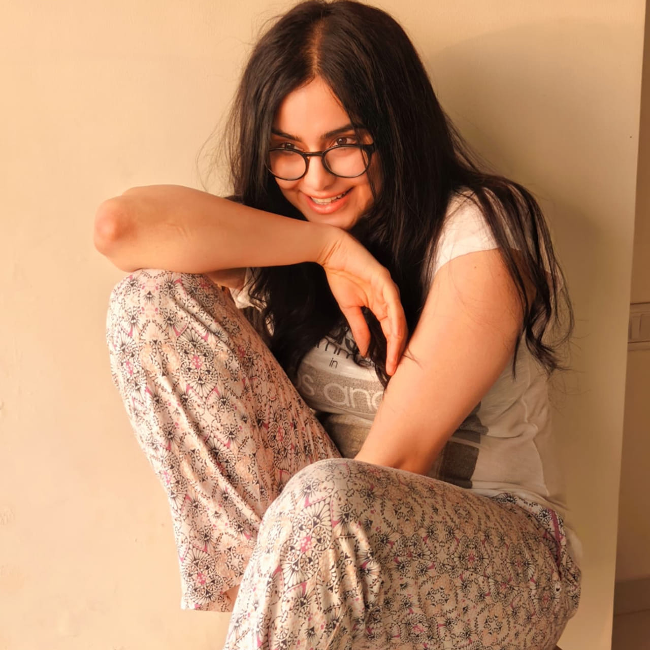  హాట్ బ్యూటీ అదా శర్మ.. ఈ చిన్నదాని గురించి ప్రత్యేకంగా చెప్పాల్సిన అవసరం లేదు. తెలుగులో హార్ట్ ఎటాక్ సినిమాతో పరిచయం అయ్యింది. ఈ సినిమాలో క్యూట్ యాక్టింగ్ తో కట్టిపడేసింది. కానీ ఈ సినిమా ఆకట్టుకోలేకపోయింది. 