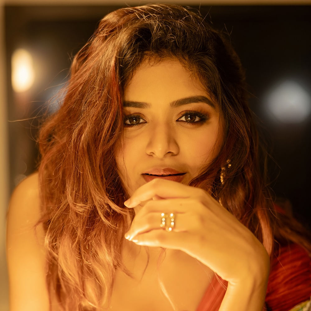 శంకర్‌ సినిమాలు హైదరాబాద్‌లో షూటింగ్‌ జరుపుకుంటున్నప్పుడు సెట్స్ కి వచ్చేవారట అదితి శంకర్‌. అప్పుడు తండ్రి మూవీస్‌ కోసం వచ్చి, ఇప్పుడు తన సినిమాల కోసం వస్తుంటే చాలా ఎగ్జయిటింగ్‌గా ఉందంటున్నారు అదితి. 