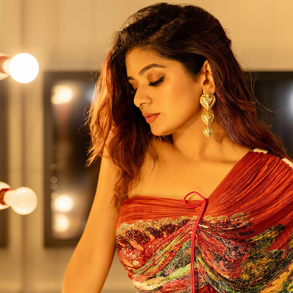 తెలుగులో తాను చూసిన ఫస్ట్ సినిమా మగధీర అని, అప్పటి నుంచి రాజమౌళికి, రామ్‌చరణ్‌కి తాను పెద్ద ఫ్యాన్‌ అయిపోయానని చెప్పారు. తన సినిమాల గురించి నాన్నతో డిస్కస చేయనని, అన్నీ ఓన్‌ డెసిషన్స్ తీసుకుంటానని చెబుతున్నారు అదితి. 
