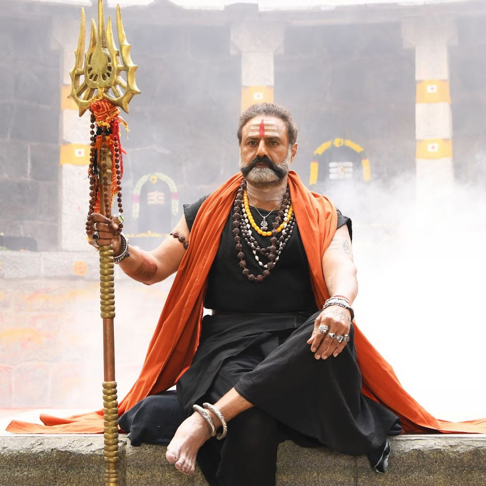 ఆల్రెడీ షూటింగ్‌ కూడా స్టార్ట్ చేసి సంక్రాంతి టార్గెట్‌గా పనులు పూర్తి చేస్తున్నారు. అయితే అదే డేట్‌కు మరో సీనియర్ హీరో బాలయ్య కూడా బరిలో దిగే ఛాన్స్ కనిపిస్తోంది.బాలయ్య కూడా 2026 సంక్రాంతిని ఎయిమ్ చేస్తున్నారన్నది లేటెస్ట్ అప్‌డేట్. 