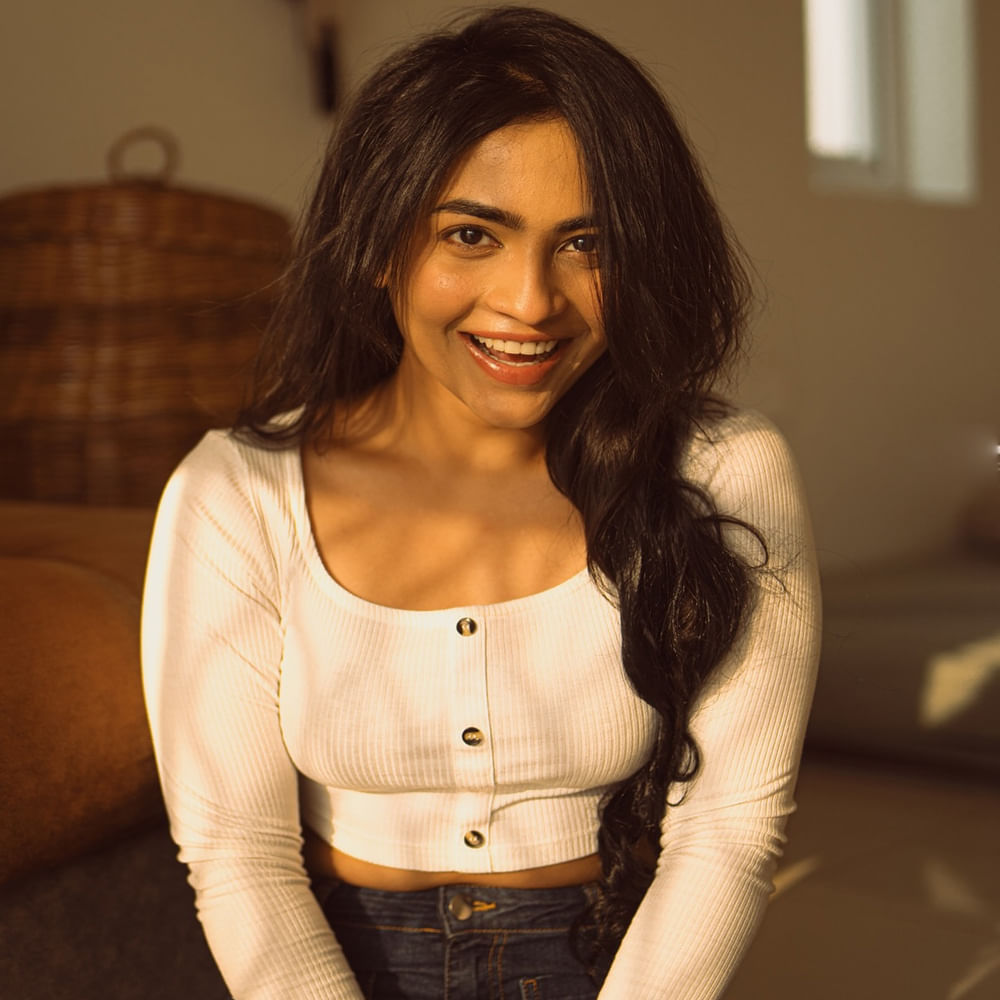చిన్నప్పటి నుంచి డ్యాన్స్పై ఉన్న ఇష్టంతో కొరియోగ్రాఫర్ కావాలని కోరిక. 2015లో ఆమె హైదరాబాద్లోని అమెజాన్ డెవలప్మెంట్ సెంటర్లో ఎగ్జిక్యూటివ్గా చేరారు.