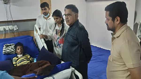 Allu Aravind: శ్రీతేజ్ను పరామర్శించిన అల్లు అరవింద్, బన్నీవాసు.. డాక్టర్లు ఏం చెప్పారంటే? వీడియో