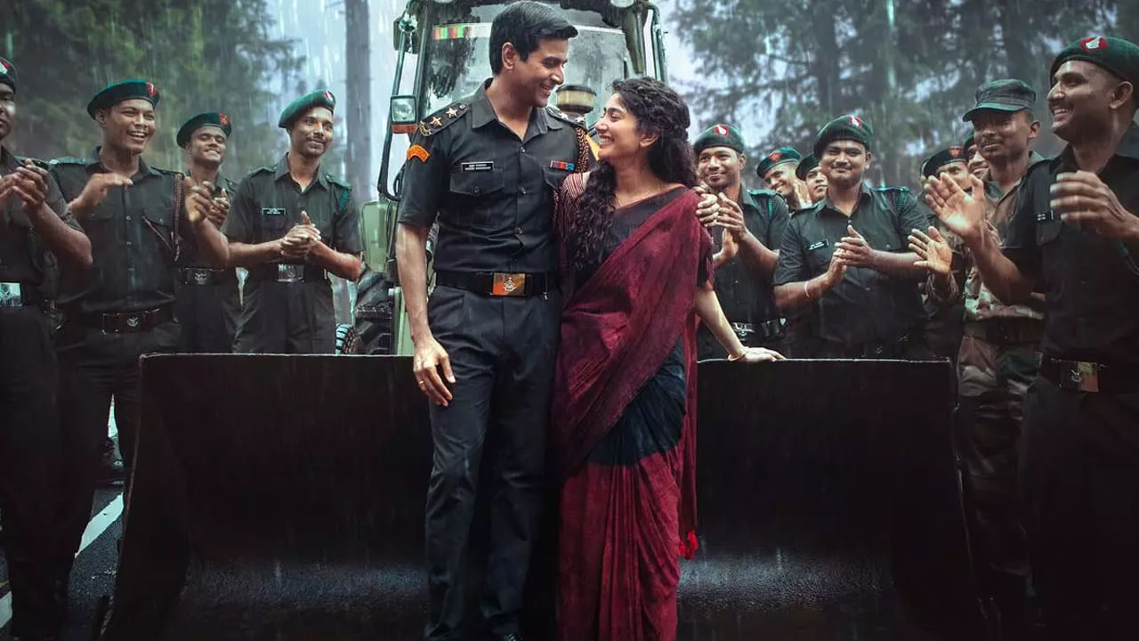 ఆ మధ్య వచ్చిన సీతారామమ్ మాత్రమే కాదు, అమరన్ సినిమా కూడా జవాన్ల లైఫ్ని కళ్ల ముందు నిలిపింది. ఇన్స్పయర్డ్ బై ట్రూ ఈవెంట్స్ అంటూ 2001లో కశ్మీర్లో సిట్చువేషన్ని కళ్ల ముందు నిలిపే ప్రయత్నం చేసింది గ్రౌండ్ జీరో టీమ్. పాత విషయాలను కొత్తగా చెప్పినందుకు మేకర్స్ కి మంచి మార్కులే పడ్డాయి.