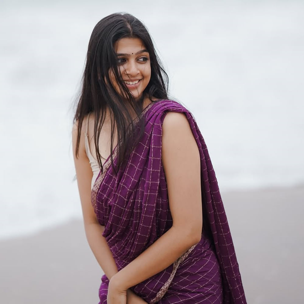 అటు ఉన్నత చదువుల కోసం సద్ధమవుతూనే ఇటు సినిమాల్లో రాణిస్తుంది. తెలుగులో ఇప్పటివరకు చేసిన ఒక్క సినిమా సైతం సూపర్ హిట్ అయ్యింది. అదే మ్యాడ్. మొదటి సినిమాతోనే అందం, అభినయంతో ప్రేక్షకులను కట్టిపడేసింది.