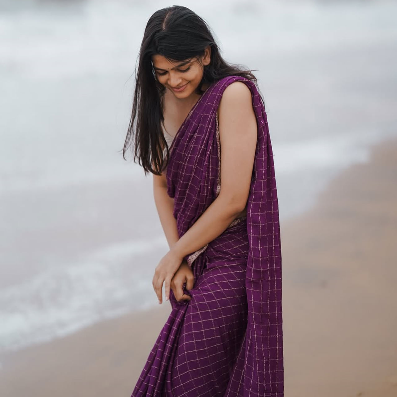 టాలీవుడ్ ఇండస్ట్రీలో క్రేజీ హీరోయిన్ అనంతిక సనీల్ కుమార్. ఐదేళ్ల వయసులోనే శాస్త్రీయ నృత్యాల్లో శిక్షణ ప్రారంభించిన ఈ అమ్మడు.. కథాకళి, భరతనాట్యం, మోహనీ అట్టం, కూచిపూడి వంటి శాస్త్రీయ నృత్యాలు నేర్చుకుంది. 