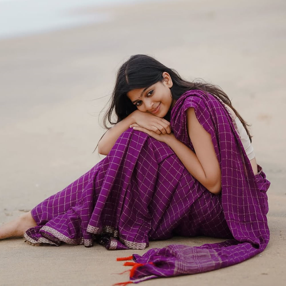 మ్యాడ్ మూవీతో తెలుగు ప్రేక్షకులను అలరించిన ఈ ముద్దుగుమ్మ.. ఇప్పుడు 8 వసంతాలు అనే సినిమాలో నటిస్తుంది. లేడీ ఓరియెంటెడ్ డ్రామాగా వస్తున్న ఈ మూవీ పై ఇప్పటిక మంచి ఆసక్తి నెలకొంది.