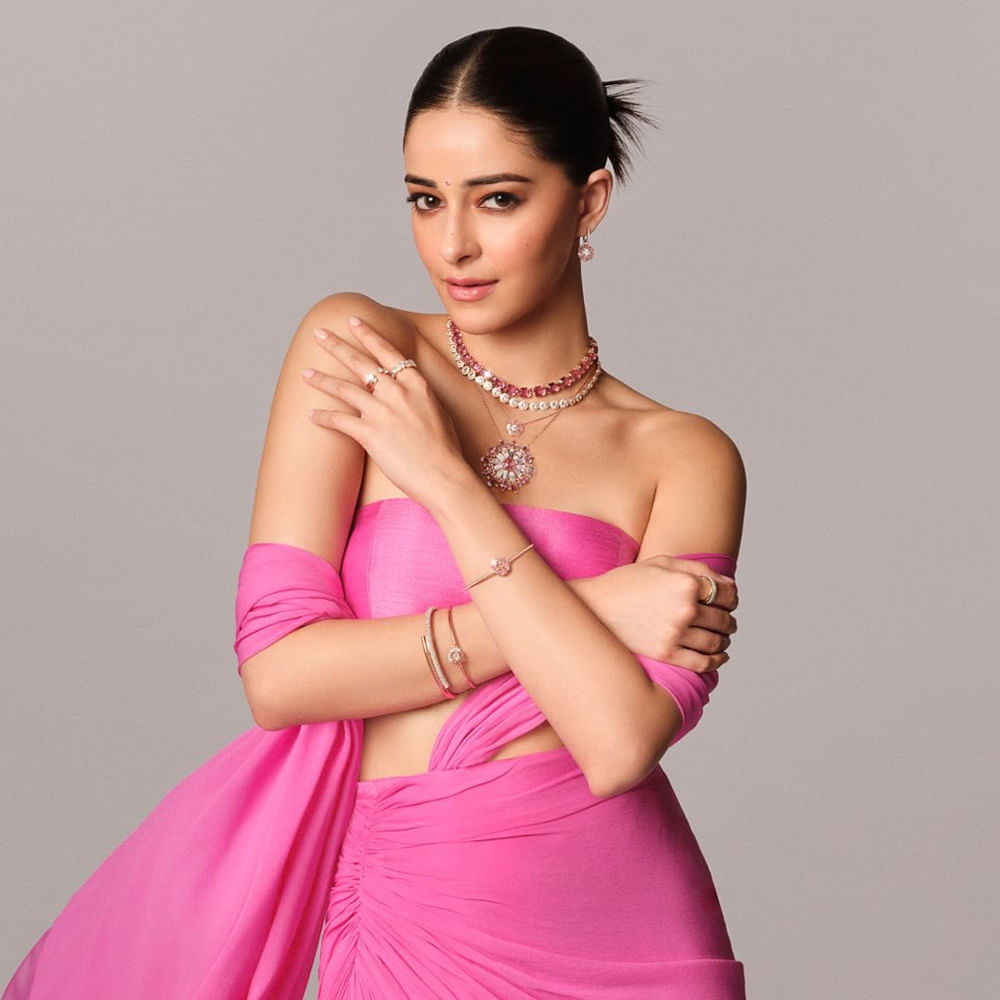 గట్టిగా 18 ఏళ్లు నిండక ముందే ఇండస్ట్రీకి వచ్చానని అన్నారు లైగర్ బ్యూటీ. అప్పుడు తాను సన్నగానే ఉండేదానన్ని చెప్పారు. మహిళల ఫిజిక్ గురించి మాట్లాడినంతగా, ఈ సొసైటీ మగవారిని పట్టించుకోదని చెప్పారు. మేల్ డామినేటెడ్ ఇండస్ట్రీలో ముందడుగు వేయడానికి ఎంతో సంయమనంతో వ్యవహరిస్తున్న సమయంలో, ఫిజిక్ పరంగా ఎదురయ్యే స్ట్రెస్ని తట్టుకోవడం అంత ఈజీ కాదంటున్నారు ఈ బ్యూటీ.