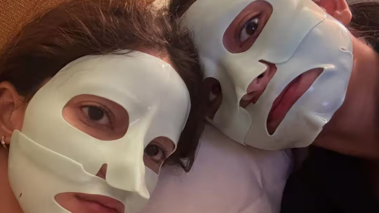 తాజాగా ఈ అందాల చిన్నది తన ఇటాలియన్ ట్రిప్‌కు సంబంధించిన ఫొటోలను పంచుకుంది. అందులో ఈ బ్యూటీ లేత పసుపు రంగు ట్రెండీ డ్రెస్ ధరించి, చేతిలో  బ్యాగ్‌తో ఫొటోలకు ఫోజులిచ్చింది.  అంతే కాకుండా బ్లూ డెనిమ్ జీన్స్ లో అందమైన లోయల్లో బోట్ రైడ్ చేస్తూ.. అక్కడి పచ్చటి ప్రకృతిని బ్యూటిఫుల్ ప్లేస్‌ను అందరికీ పరిచయం చేసింది.