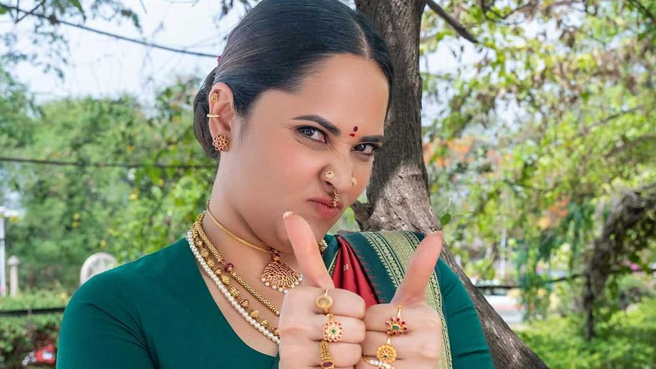 అందాల ముద్దుగుమ్మ అనసూయ భరద్వాజ్ గురించి ప్రత్యేక పరిచయం అవసరం లేదు.జబర్దస్త్ షోలో యాంకరింగ్ చేస్తూ యాంకర్‌గా మంచి గుర్తింపు తెచ్చుకుంది ఈ ముద్దుగుమ్మ. అంతే కాకుండా తన అందం, అభినయంతో యూత్‌లో మంచి క్రేజ్ సొతం చేసుకుంది. నటిగా తనకంటూ ఓ స్పెషల్ ఇమేజ్ క్రియేట్ చేసుకుంది.