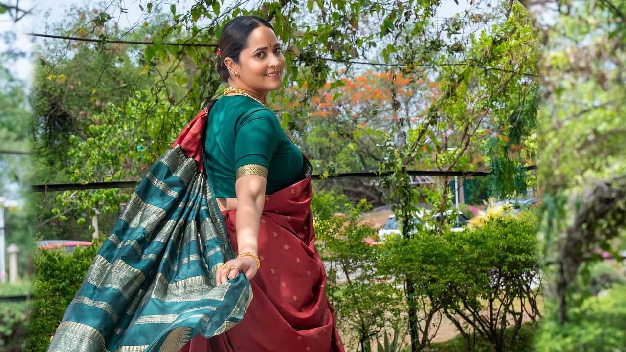 అనసూయ సోషల్ మీడియాలో చాలా యాక్టివ్‌గా ఉంటూ మనసులో ఏదీ దాచుకోకుండా ఓపెన్‌గా చెప్పేస్తుంటుంది. కొన్నిసార్లు ఈ బ్యూటీ సోషల్ మీడియాలో చేసిన పోస్టులు కాంట్రవర్సీ కూడా అయ్యాయి. అలా ప్రతీది కుండలు బద్ధలు కొట్టినట్లు చెప్పడం ఈ అమ్మడుకు చాలా అలవాటు.