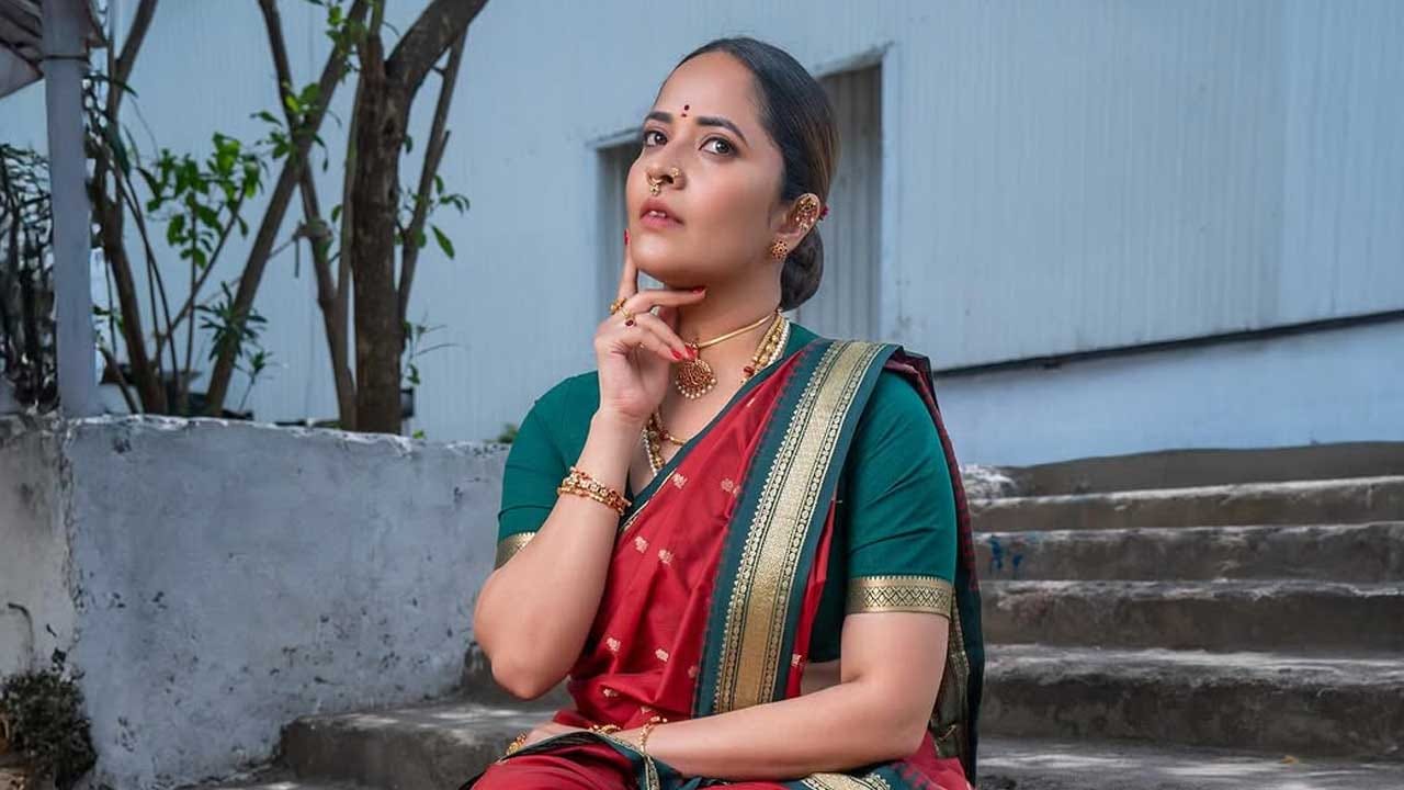 ఇక జబర్దస్త్ ద్వారా మంచి ఫేమ్ తెచ్చుకున్న ఈ చిన్నది సిల్వర్ స్క్రీన్ పైకి ఎంట్రీ ఇచ్చి తన నటనతో మంచి ఫేమ్ సంపాదించుకుంది. సోగ్గాడే చిన్నినాయన సినిమాలో చిన్న పాత్రలో మెరిసిన ఈ ముద్దుగుమ్మ రంగస్థలం సినిమాలో రంగమ్మత్త పాత్ర ద్వారా తన నటనతో విమర్శకుల నుంచి సైతం ప్రశంసలు అందుకుంది.