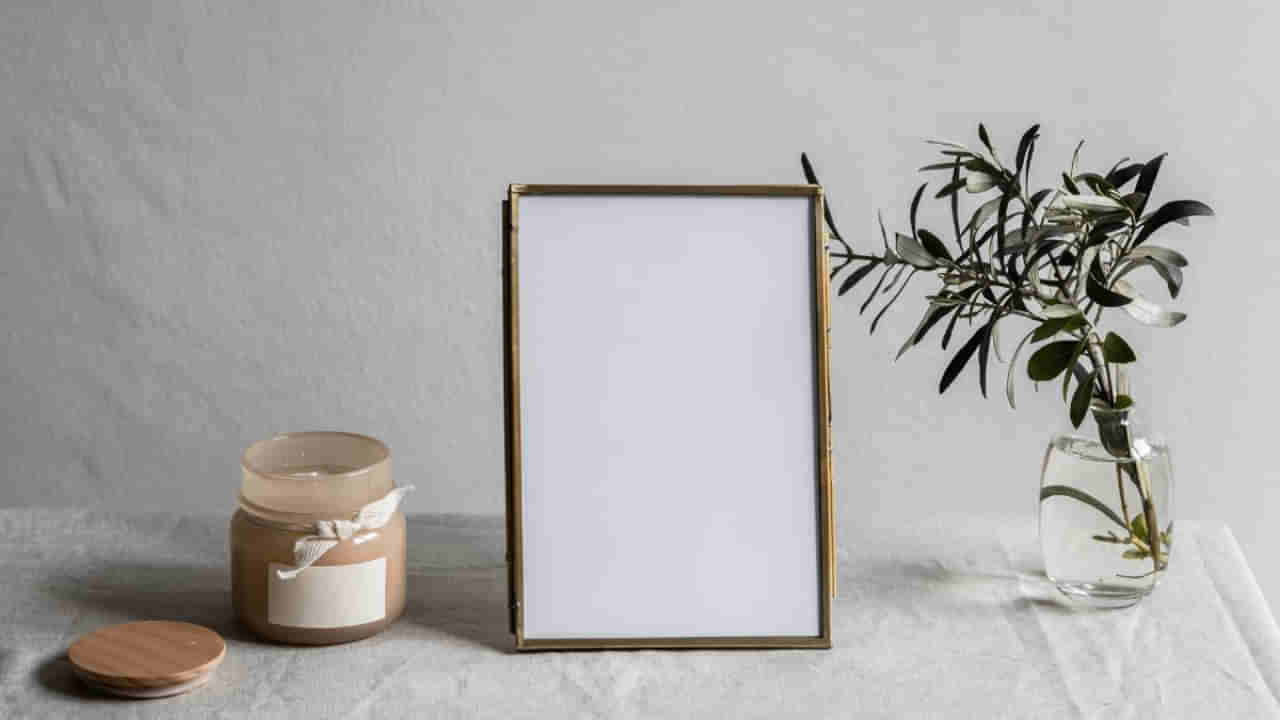 Vastu Tips: కాలం చేసిన వారి ఫొటోలు ఇంట్లో పెడుతున్నారా.. దీని వల్ల కలిగే ఫలితాలివే..