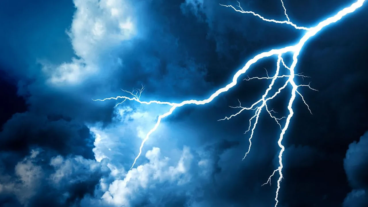 AP Weather: ఆంధ్రాలోని ఈ ప్రాంతాల్లో బలమైన ఈదురుగాలులతో వర్షాలు
