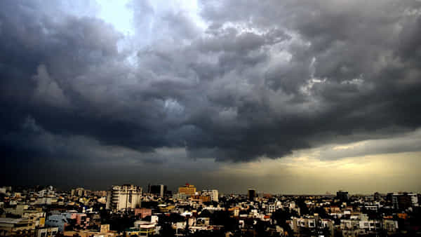 Andhra Weather: ఏపీలో పిడుగులతో కూడిన వర్షాలు.. అప్రమత్తంగా ఉండాలన్న వాతావరణ శాఖ
