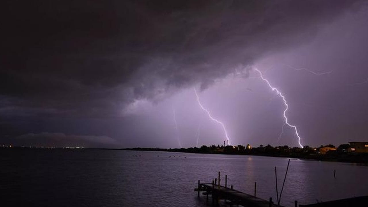 Andhra Weather: ఏపీలోని ఈ జిల్లాల్లో దంచికొట్టనున్న వర్షాలు.. పిడుగులతో పాటు ఈదురుగాలులు