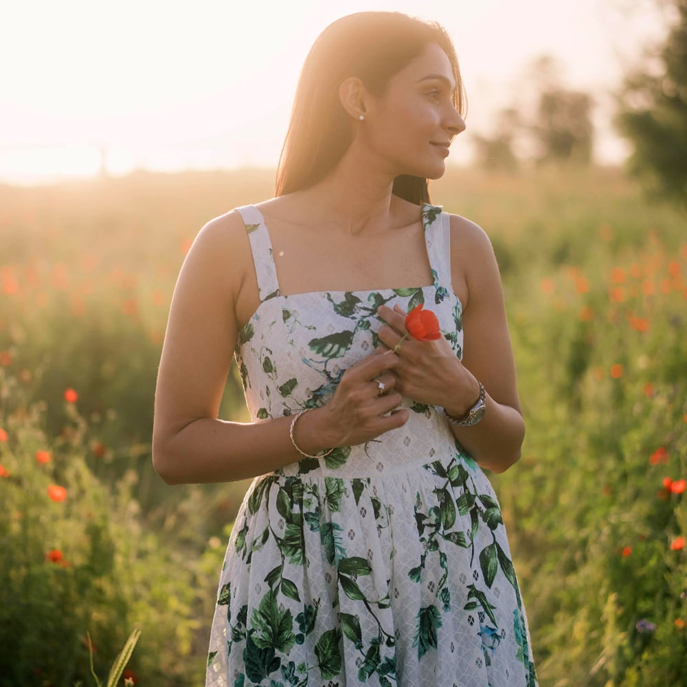 విశ్వరూపం (2013), తరమణి (2017), అవళ్ (2017), వడ చెన్నై (2018), అరణ్మనై 3 సినిమాలతో పాటు దళపతి విజయ్ నటించిన మాస్టర్ సినిమాలోనూ కనిపించి ఆకట్టుకుంది. ఈ చిన్నదాని నటనకు అందానికి ప్రేక్షకులు ఫిదా అయ్యారు. 