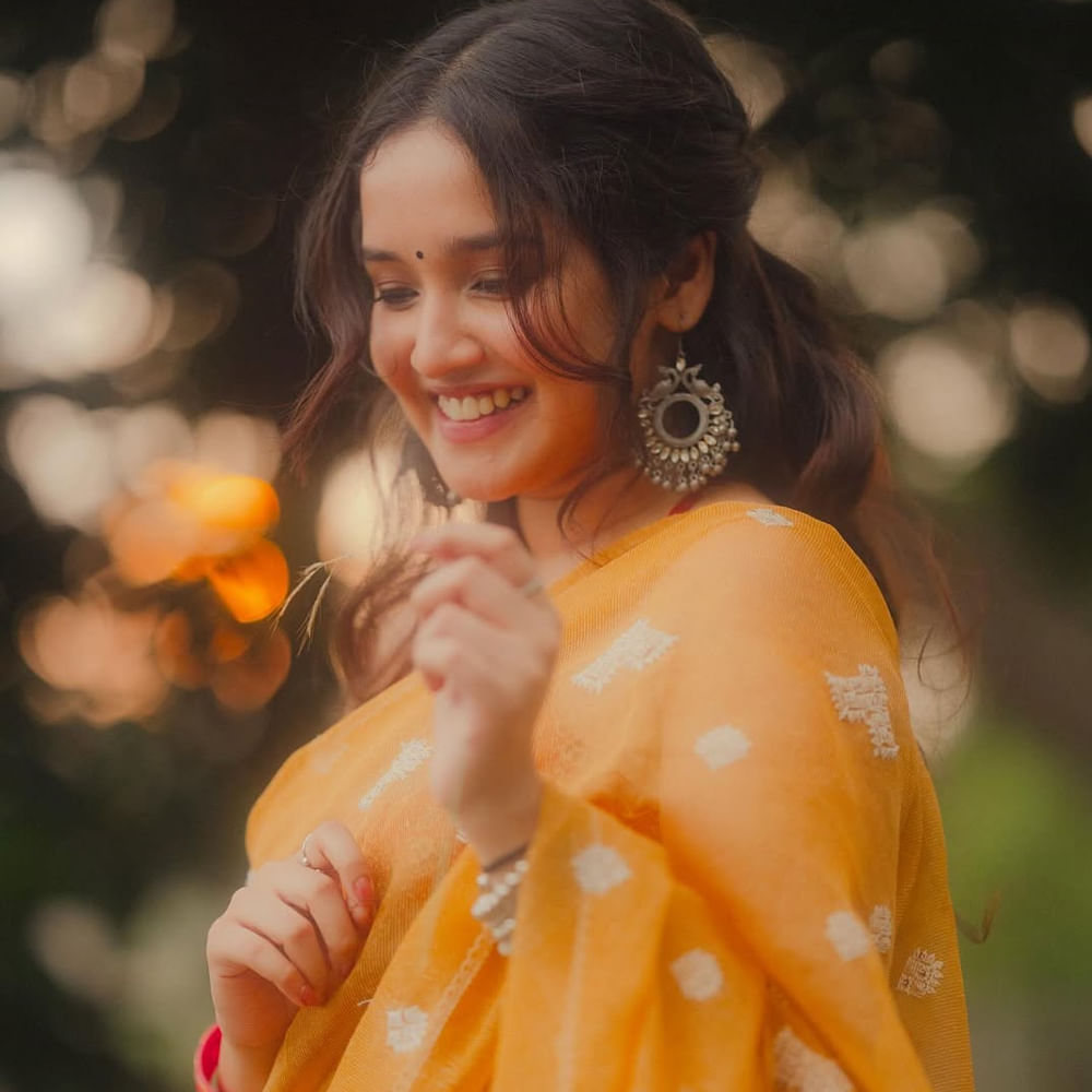 ఇటీవలే ధనుష్ తెరకెక్కించిన జాబిలమ్మ నీకు అంత కోపమా సినిమాతో మరోసారి తెలుగు ప్రేక్షకులను అలరించింది. ఈ సినిమాకు బాక్సాఫీస్ వద్ద మంచి రెస్పాన్స్ రాగా.. అనికకు సైతం మరింత గుర్తింపు వచ్చింది.