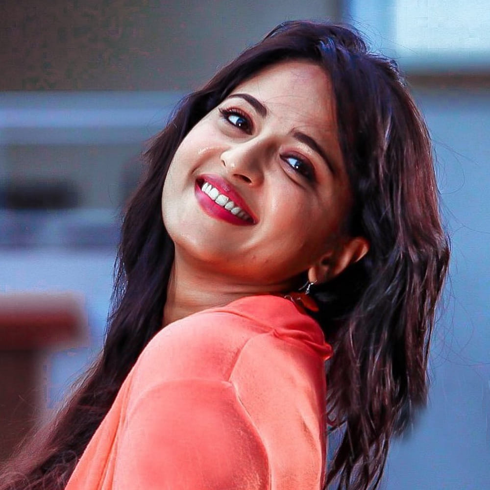 బాహుబలి ప్రమోషన్ల టైమ్‌లోనే మలయాళం మాట్లాడటానికి ట్రై చేశారు అనుష్క. ఇప్పుడు లాంగ్వేజ్‌ స్కిల్‌ని మరింతగా ఇంప్రూవ్‌ చేసుకున్నారు  కథనార్‌ కూడా ఎండింగ్‌ స్టేటస్‌లోనే ఉంది. లేటెస్ట్ గా సుందర్‌. సి అనుష్కకు ఓ కథ చెప్పారట. 