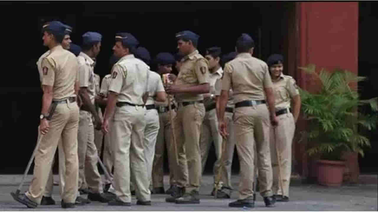 Andhra News: రోడ్డుపై అనుమానాస్పదంగా తిరుగుతున్న వ్యక్తి.. అప్రమత్తమై పీఎస్కు తరలించిన పోలీసులు!