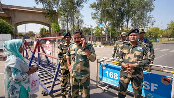 Attari–Wagah border: అటారీ-వాఘా సరిహద్దు పూర్తిగా బంద్.. నిలిచిన భారత్-పాక్ మధ్య రాకపోకలు!