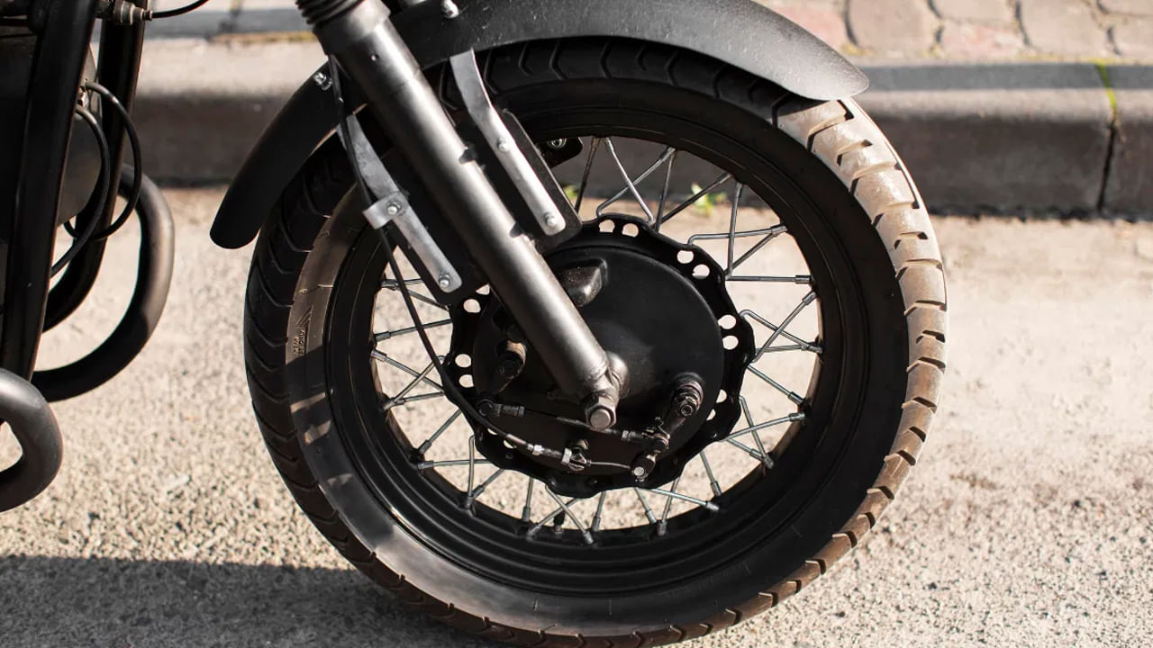 Bike Tyres: బైక్ టైర్లను ఎప్పుడు మార్చాలి? ఈ 5 సంకేతాలతో అలర్ట్‌ అవ్వండి!