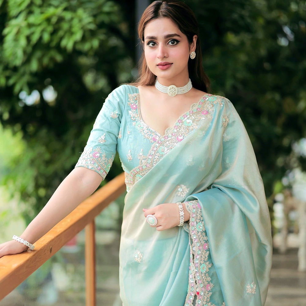 Ayesha Khan Pics
