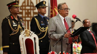 Viral Video: జుట్లు పట్టుకుని పొట్టుపొట్టు కొట్టుకున్న కాలనీ వాసులు… అసలు విషయం తెలిసి పోలీసులు షాక్‌