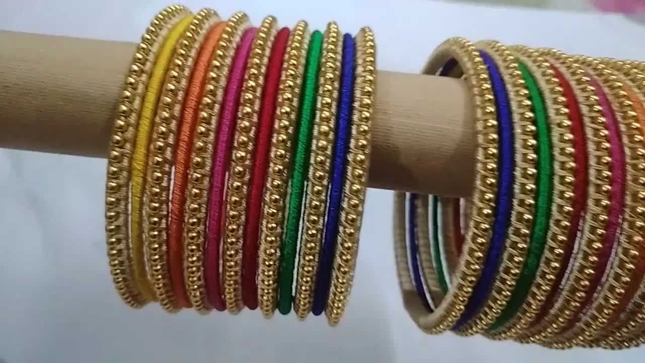 గాజులను బ్రాస్లెట్లు, గాజు బ్రాస్లెట్లు అమర్చిన చోట పెట్టడం వలన అవి త్వరగా పాడైపోతాయంట. అలాగే గాజులు పగలగుండా ఎక్కువ రోజులపాటు ఉండాలంటే, స్టవ్ మీద ఒక బౌల్ పెట్టి అందులో నీరు పోసి ఆ నీరు వేడి అయిన తర్వా గాజులను కాసేపు అందులో మరిగించాలంట. తర్వాత ఆ గాజులను బయటకు తీసి చల్లారనివ్వాలి. ఆ తర్వాత వాటిని వేసుకుంటే ఎక్కువ రోజులు పగలగుండా మన్నికగా ఉంటాయంట.