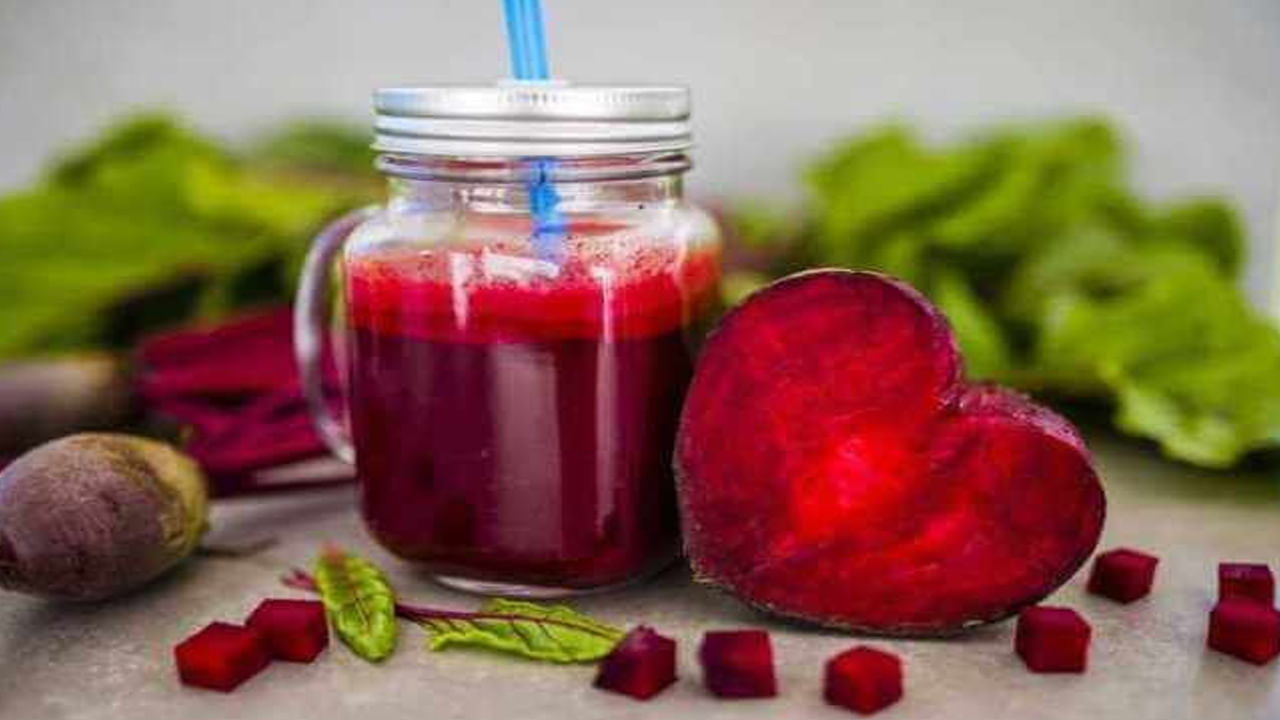 బీట్‌రూట్‌లో నైట్రేట్లు అధికంగా ఉంటాయి. ఇవి రక్తనాళాలను విశాలం చేసి, రక్తపోటును తగ్గించడానికి సహాయపడతాయి. ఇది గుండె జబ్బులను తగ్గించడంలో ముఖ్యమైన పాత్ర పోషిస్తుంది. బీటాసైనిన్ అనే శక్తివంతమైన యాంటీఆక్సిడెంట్ ఉంటుంది. ఇది ఫ్రీ రాడికల్స్‌తో పోరాడి, క్యాన్సర్ కణాల పెరుగుదలను తొలగిస్తుంది. 