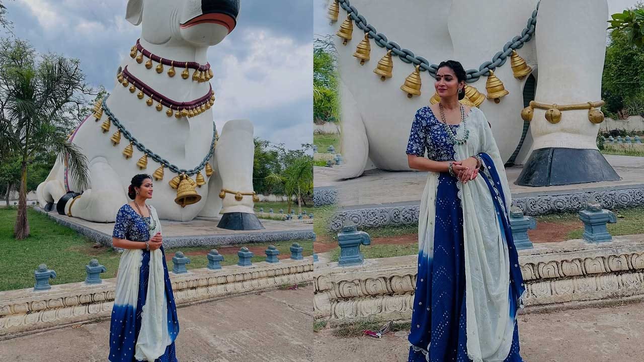 ఇక ఎప్పుడూ సోషల్ మీడియాలో యాక్టివ్‌గా ఉండే ఈ ముద్దుగుమ్మ ఎప్పటికప్పుడు తన వరస ఫొటో షూట్స్‌తో కుర్రకారును మాయ చేస్తుంటుంది. తాజాగా ఈ చిన్నది తన తల్లితో కలిసి పూజలు చేస్తున్న ఫొటోలు షేర్ చేసింది. అందులో ఈ అమ్మడు చాలా శ్రద్ధగా పూజలు చేస్తూ కనిపిస్తుంది.