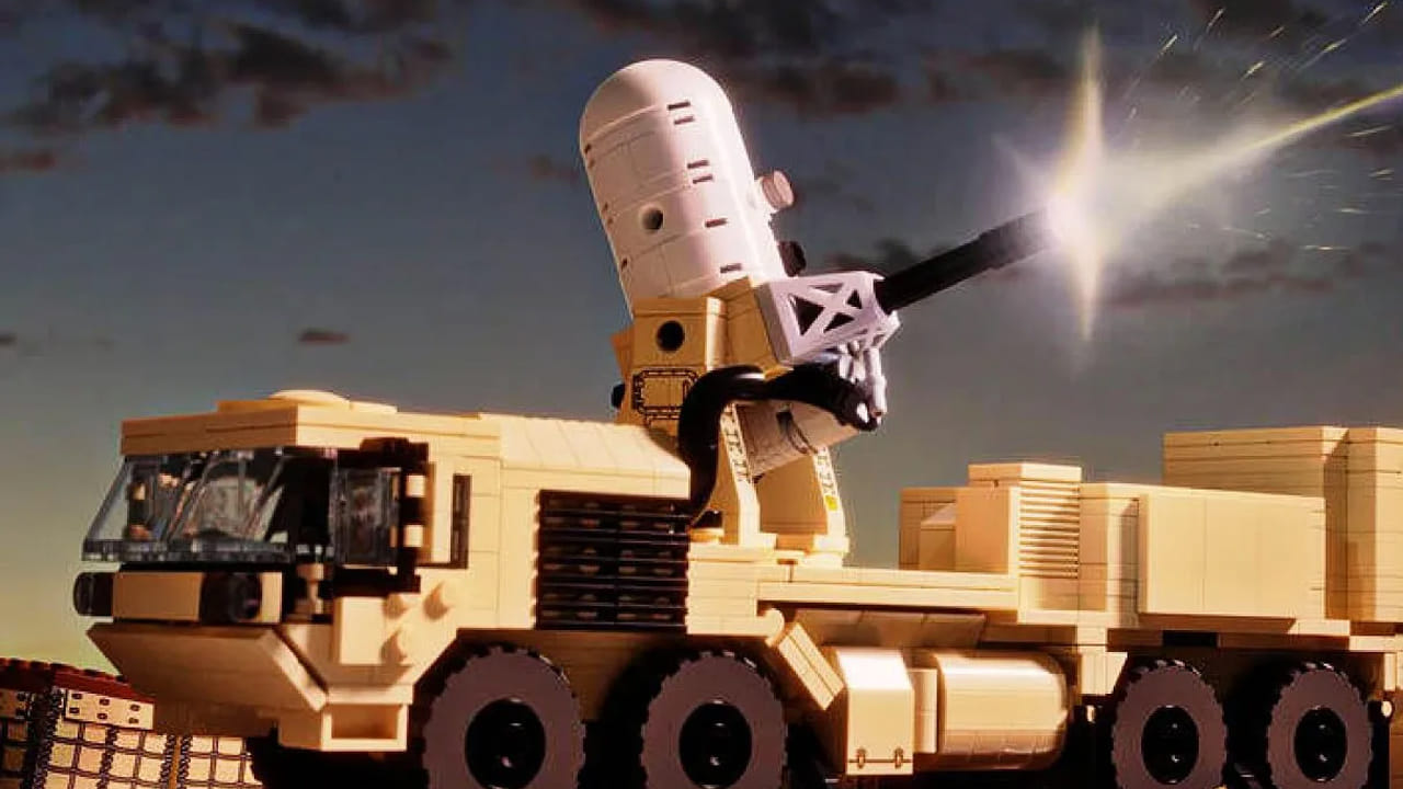 పాకిస్తాన్ దాడులను ఎదుర్కోవడంలో భారతదేశ క్షిపణి రక్షణ వ్యవస్థలు సమర్థవంతంగా నిరూపించబడ్డాయి. 'ఆపరేషన్ సిందూర్' సందర్భంగా, పాకిస్తాన్ అనేక చైనా, టర్కిష్ నిర్మిత డ్రోన్‌లను ప్రయోగించింది. పాకిస్తాన్ నిరంతర డ్రోన్ దాడులు భారతదేశం ప్రస్తుత వైమానిక రక్షణ సామర్థ్యాల పరిమితులను ఎత్తి చూపుతున్నాయని రక్షణ నిపుణులు గుర్తించారు.