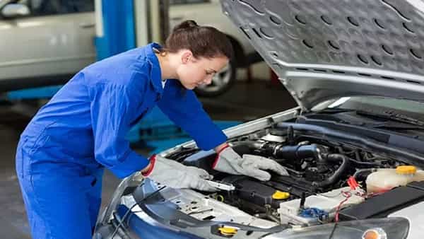 Car maintenance tips: కారు ఇంజిన్ ఆయుష్షును పెంచే చిట్కాలివే.. పాటిస్తే అనేక ప్రయోజనాలు