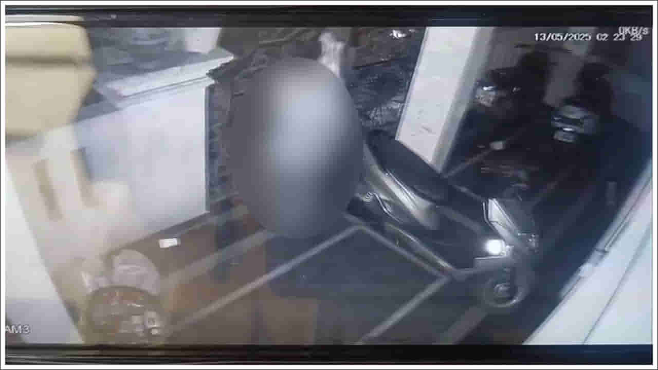 Andhra Pradesh: సీసీ కెమెరాల్లో వింత దృశ్యాలు.. ఎవరో తెలిసి షాకైన పోలీసులు..!